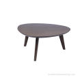 Table basse en bois de forme triangulaire moderne